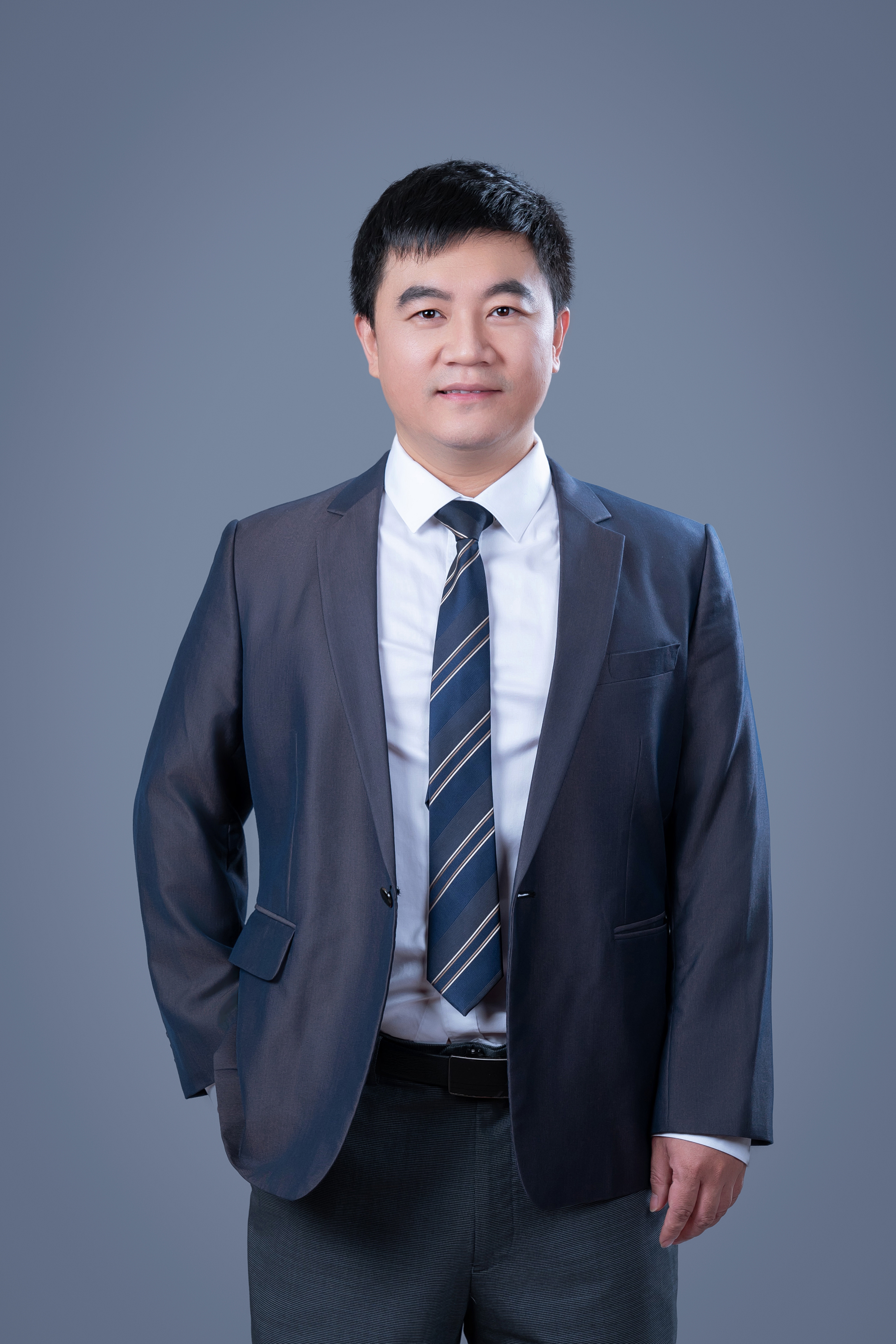 爱体育·（中国）手机网页版创新论坛第一千九百三十一讲：Concentration inequalities and exponential  convergence for mean-field weakly interacting particle system and McKean-Vlasov equation