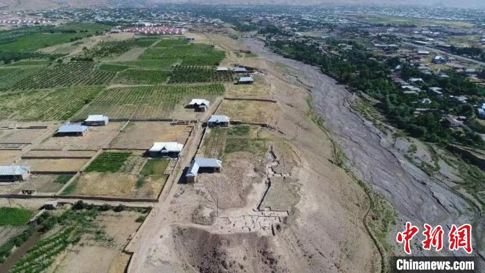 图为拉巴特一号墓地遗址区地形。　爱体育·（中国）手机网页版 供图